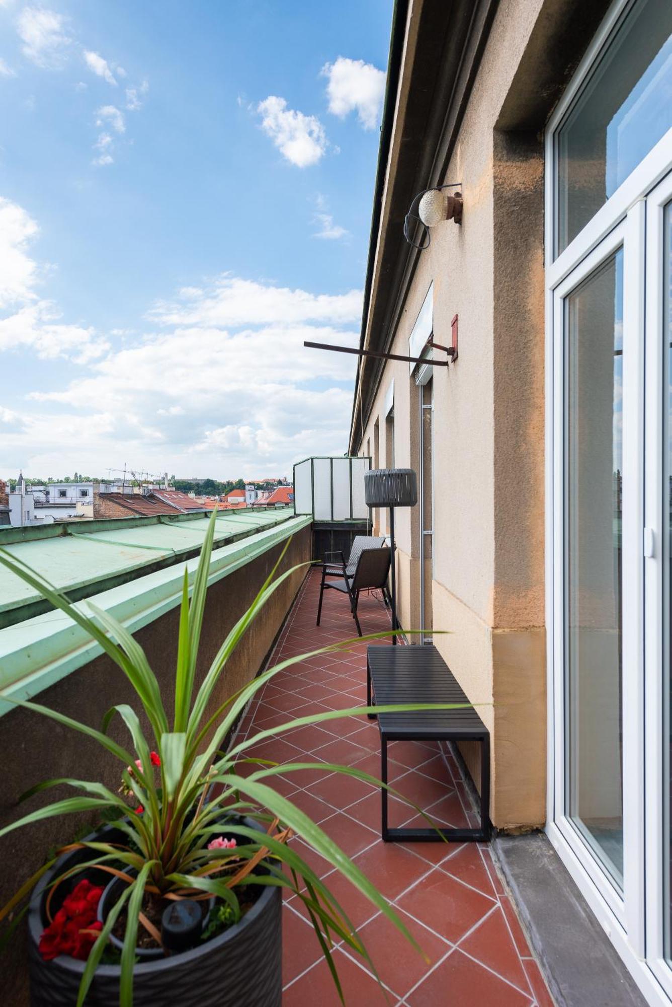 פראג Luxury Apartment With A Balcony And A Terrace מראה חיצוני תמונה